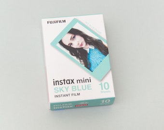 Película Fujifilm Instax Mini Azul Cielo, 10 hojas. Para todas las cámaras Fujifilm Instax Mini. Película instantánea Mini con diseño Azul Cielo.