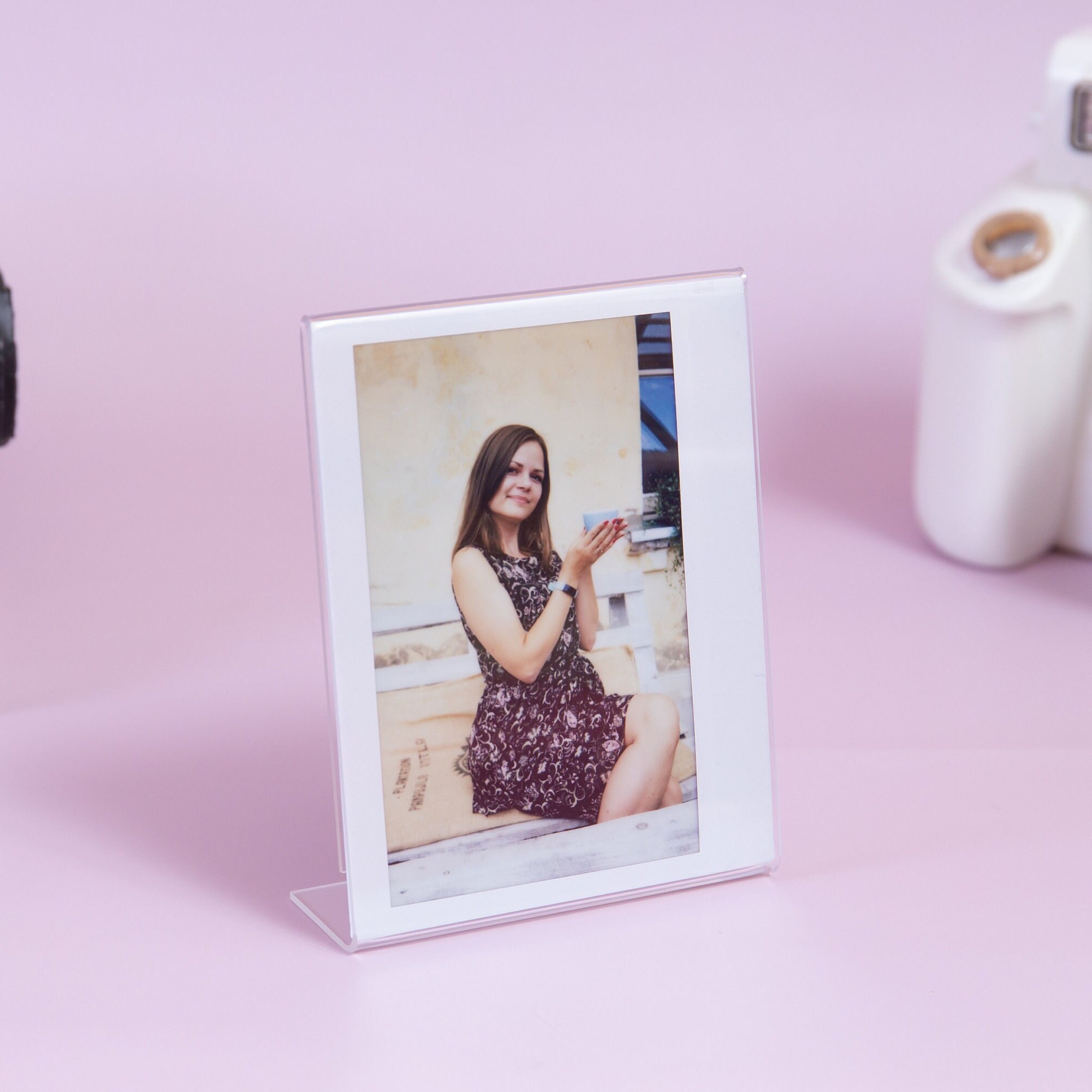 Instaxワイドフォトフレーム：縦向きと横向きに対応。4x3インチの