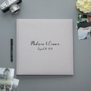 パーソナライズされたリネンウェディングフォトアルバム：4x6インチのスリップイン写真500枚。スリーブ付きカスタムアルバム（10 x 15 cm）