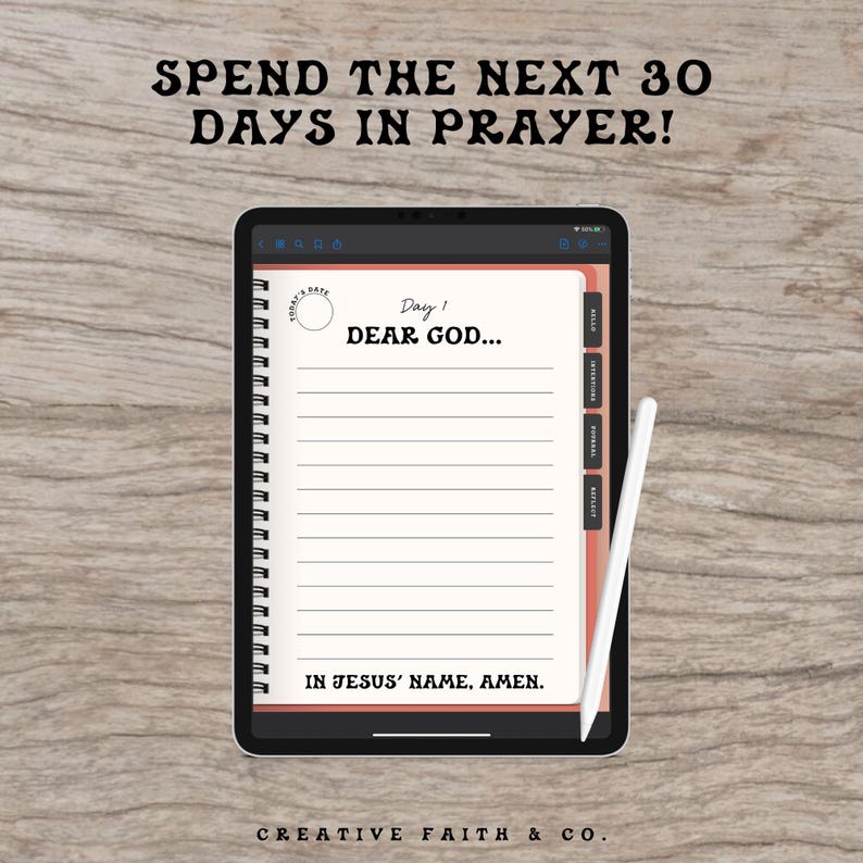 Może przedstawiać: Cyfrowy planer na ekranie tabletu z tekstem "SPEND THE NEXT 30 DAYS IN PRAYER!" i "Day 1 DEAR GOD... IN JESUS' NAME, AMEN." Planer ma r&oacute;żowe tło i białe spiralne oprawienie.