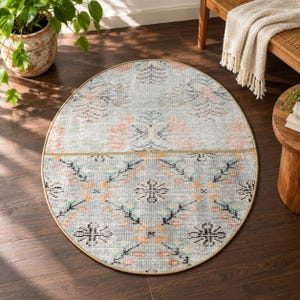 Alfombra redonda multicolor Patchwork Isparta, alfombra blanca y gris, 76 x 0,98 m, decoración vintage turca patchwork.
