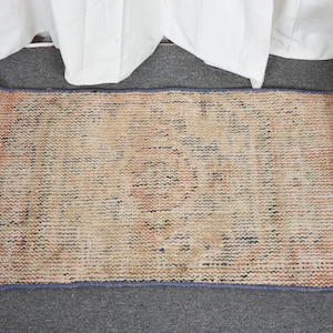 Kleiner Teppich, Vintage Teppich, Türkischer Teppich, Anatolischer Teppich, Anatolischer Teppich, 40x70 cm, Orangefarbener Teppich, Handgewebter Teppich, Handbemalt, Türteppich, Moderne Badematte, 13134