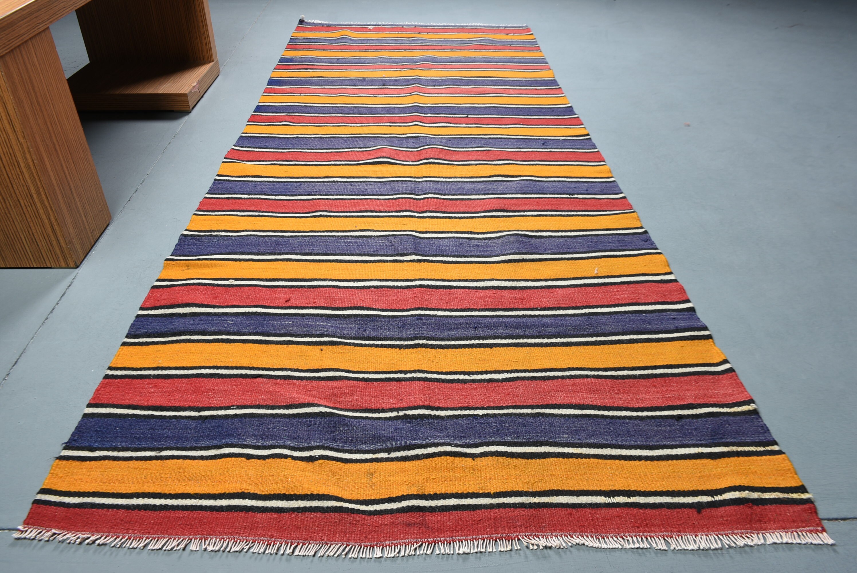 Tapis Kilim Vintage - 3 431 en vente sur