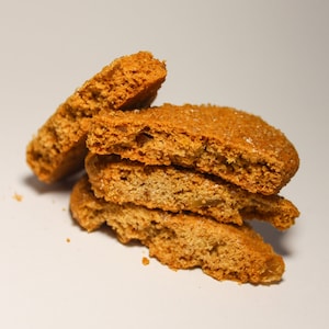 Ukrainian Gingerbread Cookies with Ghee & Candied Ginger – Artisan Treat in Gift Box – Natural Ingredients – Sugar-Free Option Available