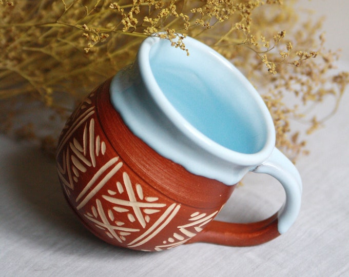 Keramische mok handgemaakte 12 oz Vyshyvanka koffiemok aardewerk blauwe keramische mok unieke mok aardewerk mok handgemaakte rustieke mok Oekraïense keramische beker