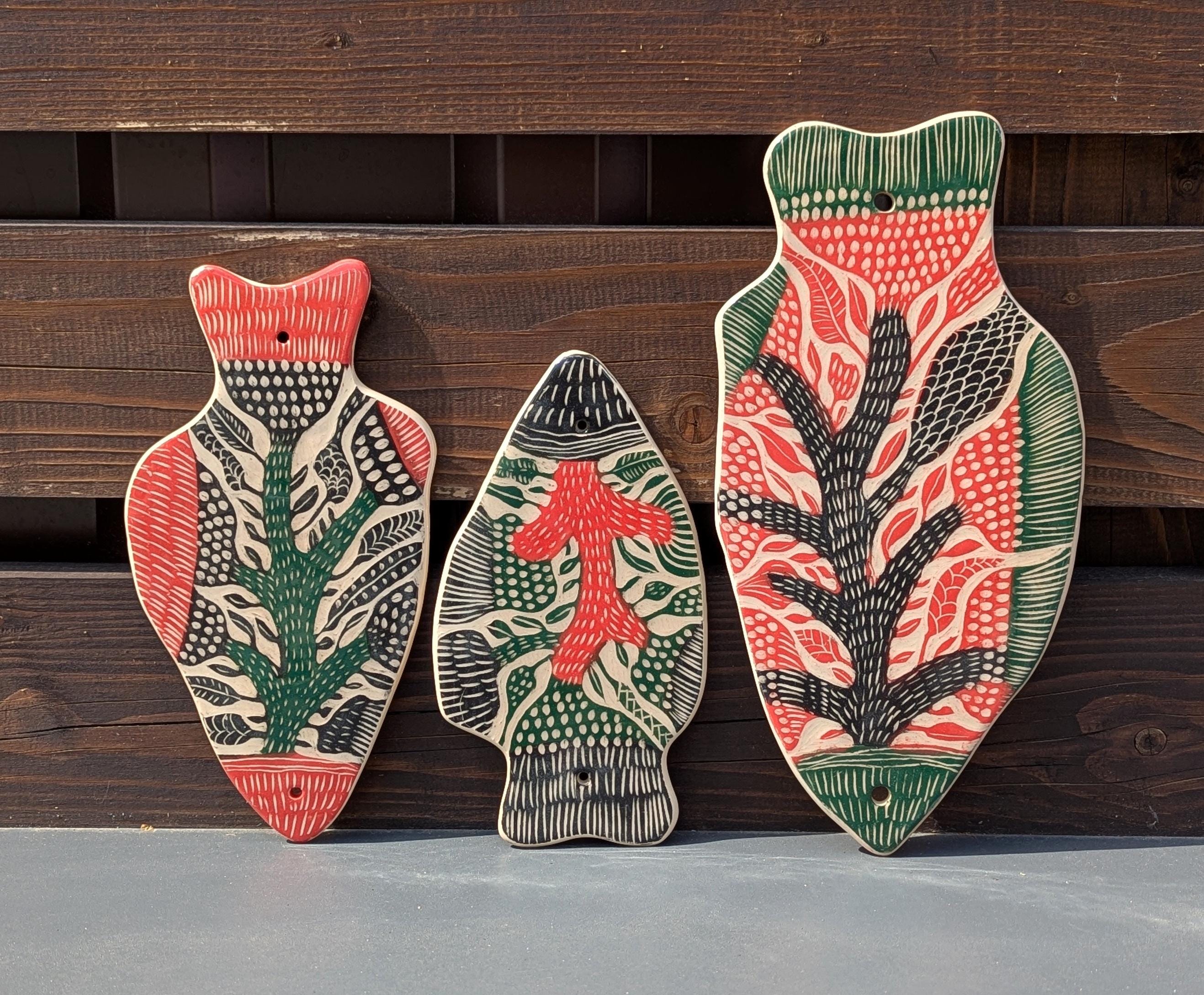 陶器製魚の壁飾り3点セット – ハンドメイドスグラッフィト陶器
