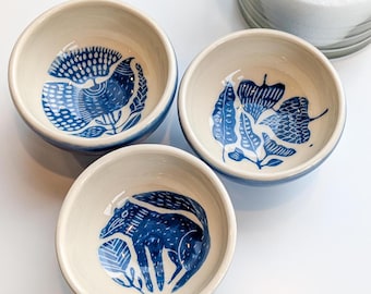 Kleine keramische kom Sgraffito – Handgemaakt Oekraïens aardewerk | 4oz aardewerk cadeau voor thee, sauzen en ijs