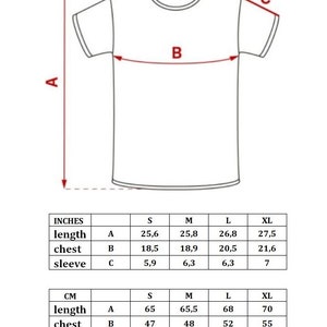 Op de afbeelding: Maattabel voor een T-shirt in inches en centimeters. De tabel toont de lengte-, borst- en mouwlengte voor de maten S, M, L en XL.
