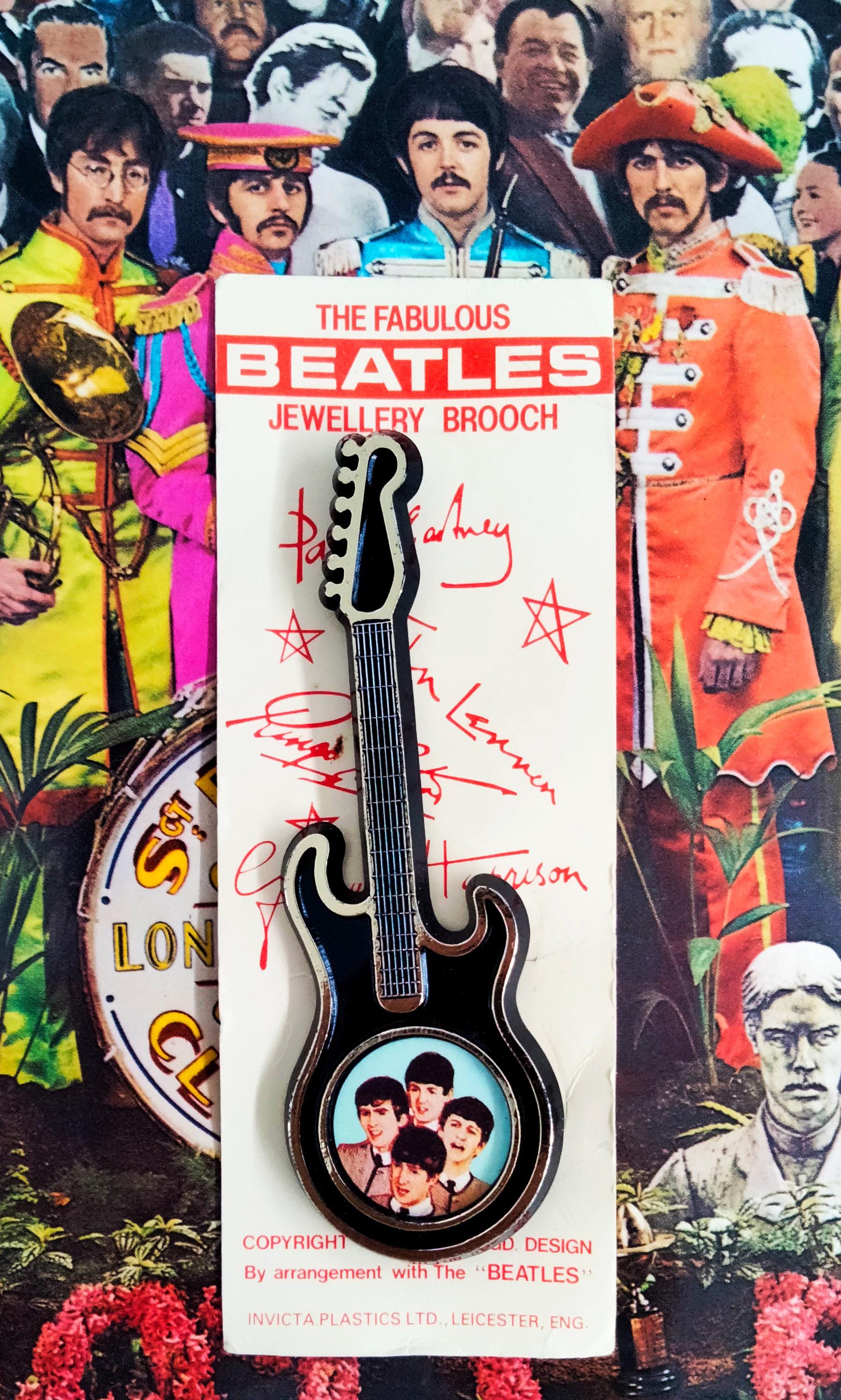 希少！ヴィンテージ ビートルズ 1960年代 バッジ プラスチック ギター