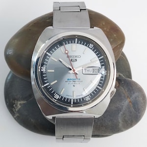VIDEO* Vintage SEIKO 5 &quot;Sports&quot; 6119 Day/Date 1970s Gent&#39;s 38mm Automatic Watch Silver Blue Dial Wristwatch Japan Vintage Timepiece Gifts