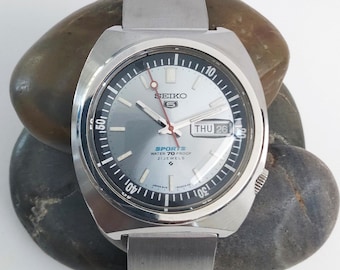 VIDEO* Vintage SEIKO 5 &quot;Sports&quot; 6119 Day/Date 1970s Gent&#39;s 38mm Automatic Watch Silver Blue Dial Wristwatch Japan Vintage Timepiece Gifts