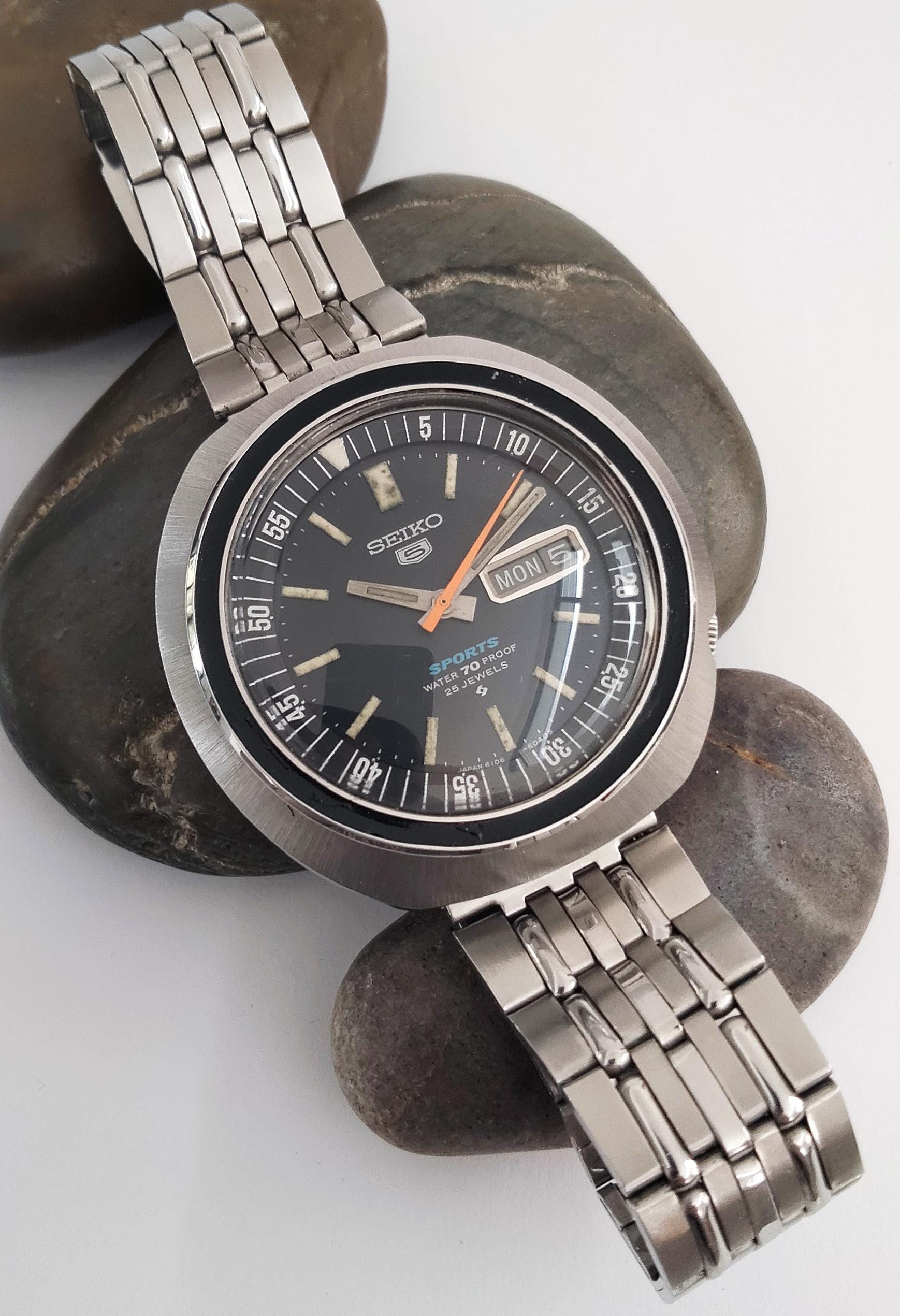 VIDEO* Vintage "SEIKO UFO" 5 Sports 6106 DayDate 1970s Gent's 42mm Automatic Watch Suwa Dial Wristwatch Japan Vintage Timepiece Film Props