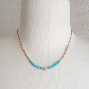 Gargantilla de perlas de granos de la turquesa collar, gargantilla de cordón turquesa, perla de oro collar, el collar, collar de turquesa Boho, Boho collar, oro