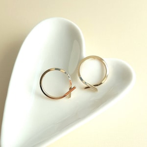 Dainty Open Circle Stud Earrings,Minimal Circle Earrings,Gold Oepn Circle Earring,Tiny Gold Circle Stud,Circle Stud,Gold Open Circle Stud