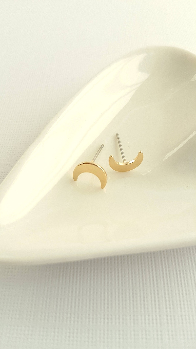 Gold Cresent Earrings Cresent Stud,Cresent Moon Stud Cresent Earrings Tiny Cresent Moon Studs Minimal Dainty Cresent Moon Stud Earrings