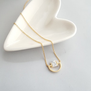 Marbre blanc avec collier de charme Boho, collier geo marble, collier en marbre blanc, collier en pierre de marbre, collier en marbre, collier en pierre blanche