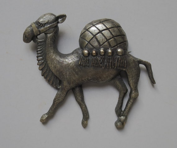 JOSEFF Of HOLLYWOOD Signed Camel Brooch Pin