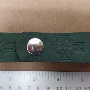 Embossed genuine leather tankard strap