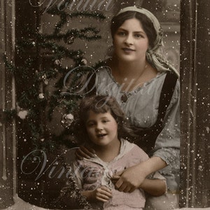 Hanni Reinwald et sa mère regardant la première neige. Téléchargement numérique - Carte postale vintage édouardienne.