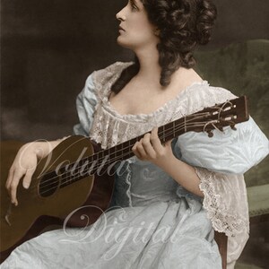 Mooie vrouw die gitaar speelt. Digitale download - Edwardian Vintage Postcard.