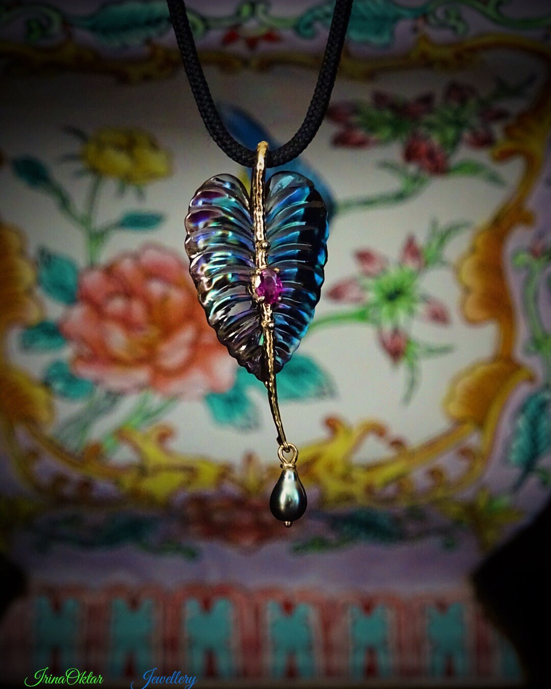 Carved Black Iridescent Pinna Shell 14k Yellow Gold Leaf Pendant With ...