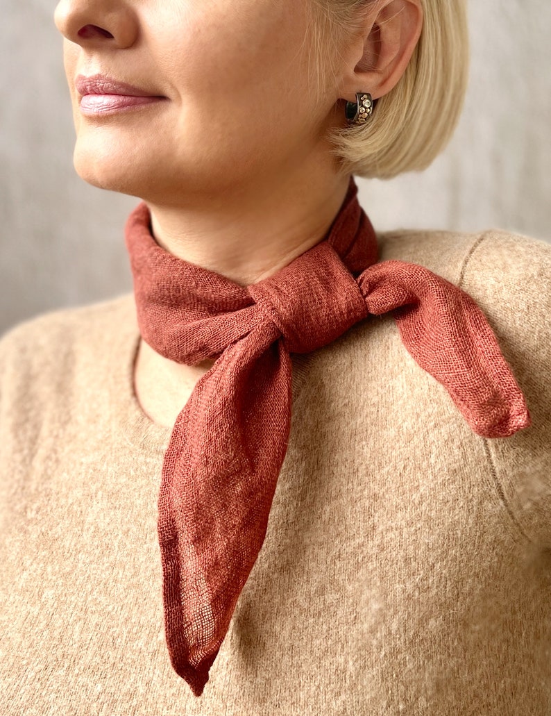 Bandana, foulard en gaze de lin, écharpe carrée légère Terracotta