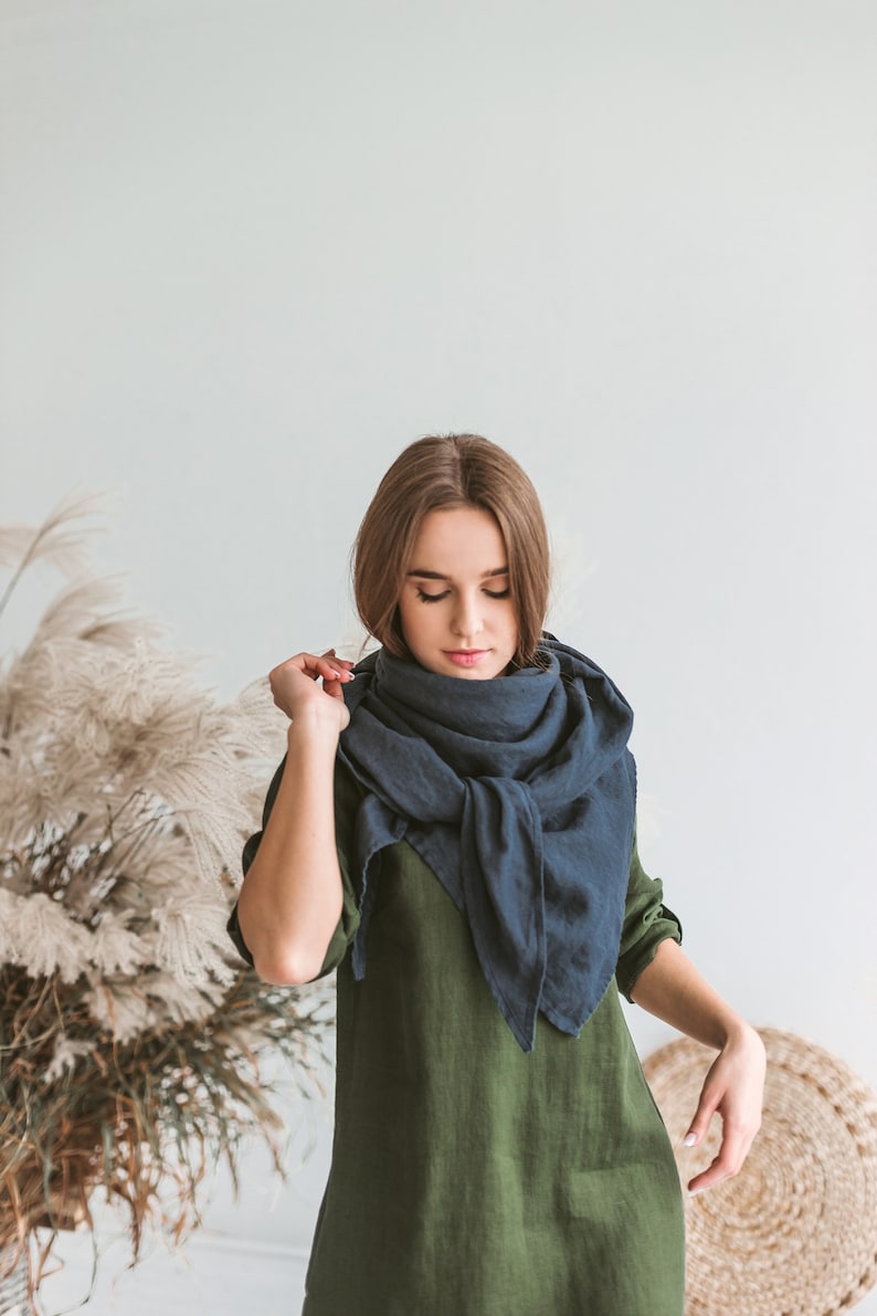 Natural linen large scarf shawl wrap, dark gray pure linen scarf, triangle scarf, spring fall autumn scarf, warm unisex scarf, eco gift zdjęcie 2