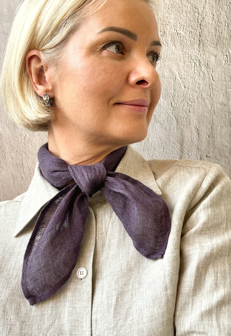 Bandana, foulard en gaze de lin, écharpe carrée légère Dusty lavender