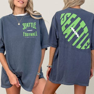 Seattle voetbalshirt, uniseks retro marineblauw en groen Game Day-kleding, retro actie Seattle voetbalfan grafisch T-shirt memorabilia