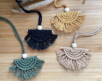 Mini Macrame Car Charm: Boho Rearview Mirror Accessory & Diffuser