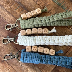 Llavero de macramé personalizado - Pulsera de macramé personalizada - Regalo para calcetines - Llavero trenzado - Pinza de langosta - Llavero bohemio - Regalo para maestros