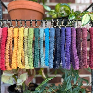 Llavero de macramé bohemio - Ideal para regalar en Navidad - Llavero - Agradecimiento a profesores - Regalo para mamás - Regalos menores a 20 años - Regalos de cumpleaños