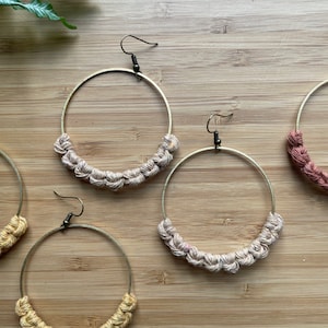 Makramee Ohrringe: Messing, Bio-Baumwolle, Edelstahl