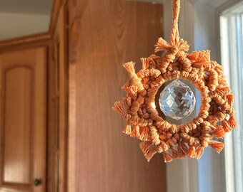 Makramé Solfångare med Droppprisma - Boho Heminredning