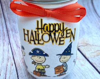 Charlie Brown Halloween mason jar/ decoupage mason jars/ Halloween mason jars/ Charlie Brown/ decoupage decor/The Peanuts/Snoopy