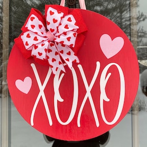 Valentines Day Door Hanger//XOXO door hanger//Valentine&#39;s Day Gifts/Valentine&#39;s Day decor// Valentines Door Hanger/ Valentines Wreath/