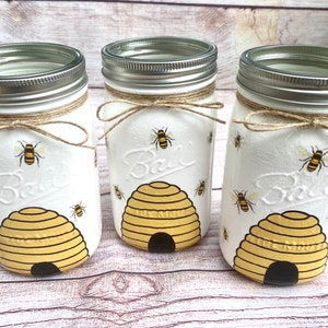 Honey bee mason jar/ beehive vase/ summer bee decor/ Mother’s Day gifts/ mason jar centerpieces/ bee baby shower/ bee centerpieces/honey jar