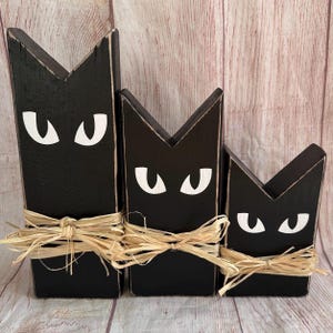 Black Cat White Eyes Wooden Blocks/Set of 3 Black Cats Halloween/Halloween cat with raffia mantel decor/Rustic cats/Farmhouse Halloween set