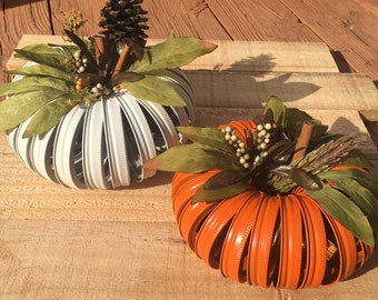 Mason Jar Lid Pumpkins//Fall pumpkin shelf decor//pumpkin decor//Autumn Decor/Thanksgiving decor/Halloween decor/fall shelf decor/mason jars