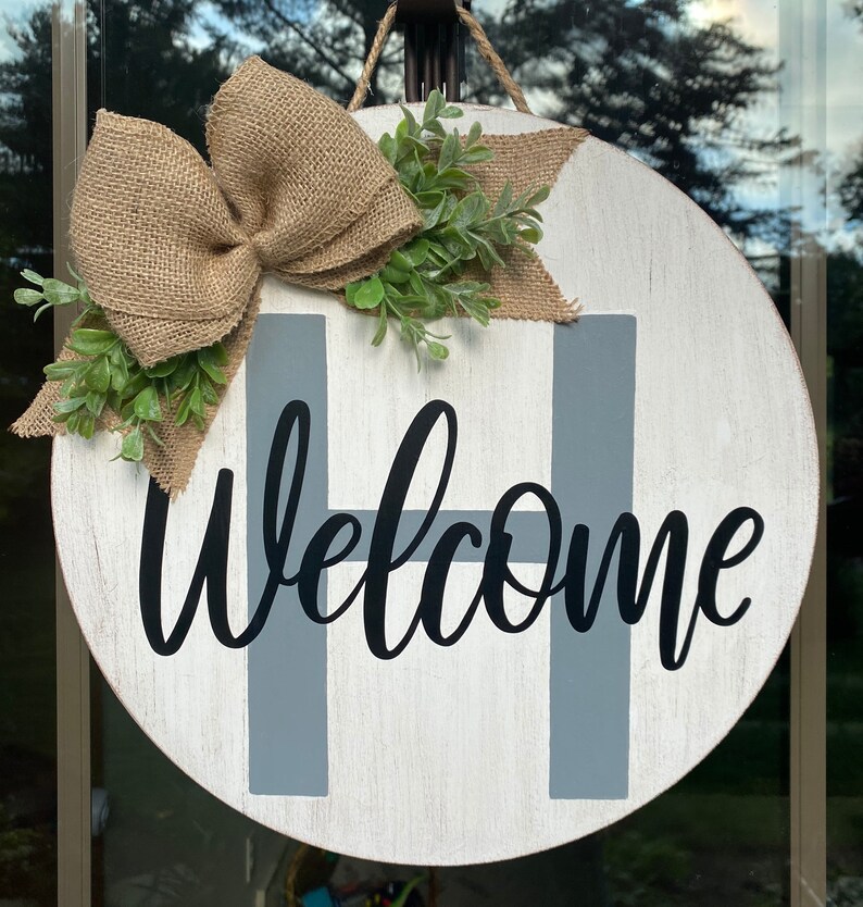 Welcome door hanger// Monogram door hanger// burlap door wreath// wooden door signs//welcome front door hanger//Mother’s Day gift