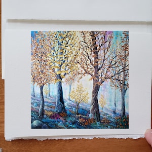 Carte d'anniversaire Forêt ciel fleurs roche arbre à feuillage d'or et cuivre ciel  de style aquarelle, carte de souhait vœux sans texte