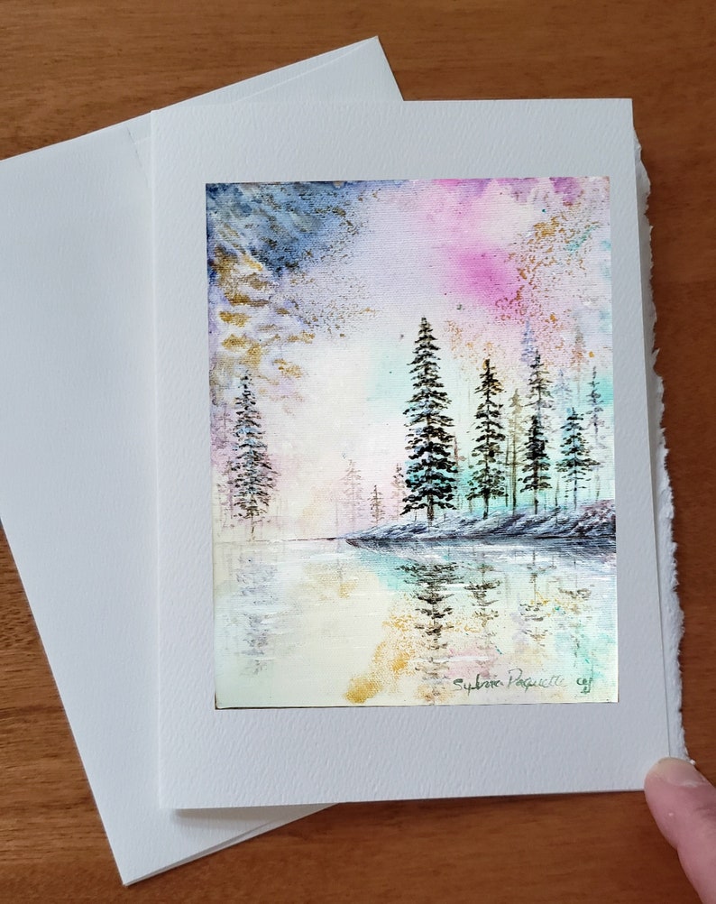 Carte anniversaire aurore boréale ciel sapin eau paysage d'été carte vœux souhait sans texte et enveloppe blanche à offrir image 1