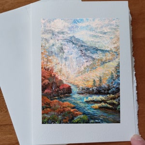 Carte anniversaire Paysage montagne sapins arbre et cour d'eau. L'été l'automne et l'hiver carte sans texte avec enveloppe blanche à offrir
