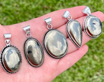 Hängsmycken med naturlig pyrit | Pläterad i 925 sterlingsilver | Storlek 1-1,5 tum