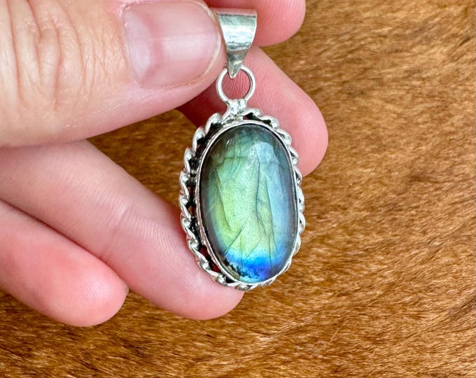 Natural Labradorite Vintage Style 925 Sterling Silver Plating Oval Pendant Size 1.5 inch