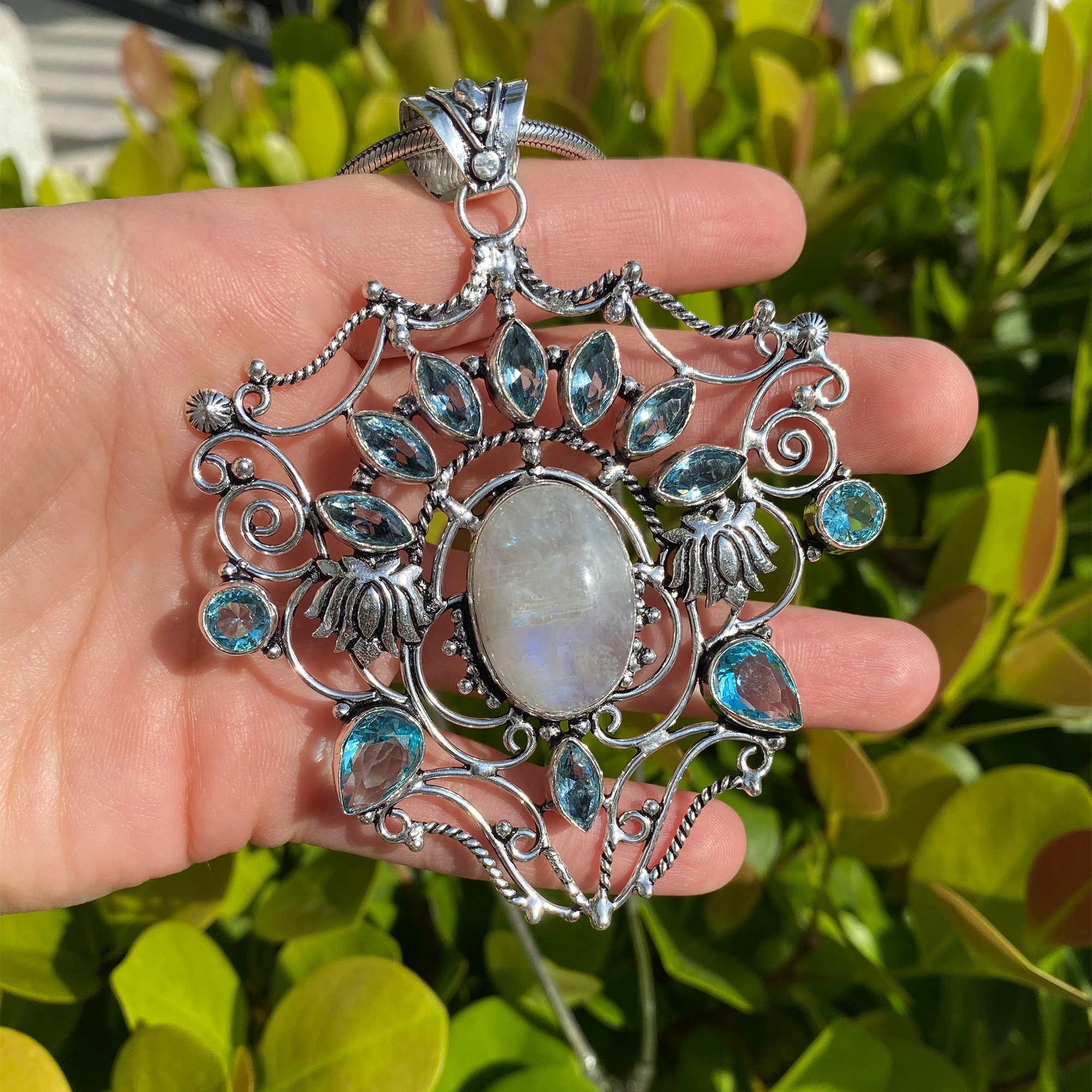 Large moonstone pendant deals