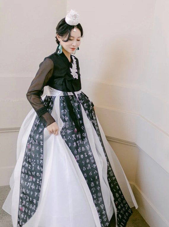 hanbok korean wedding dresses 15 Gorgeous & Modern Perfect for traditional weddings White Hanbok Palace Dress 