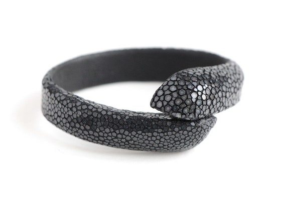 Bracelet galuchat femme new arrivals