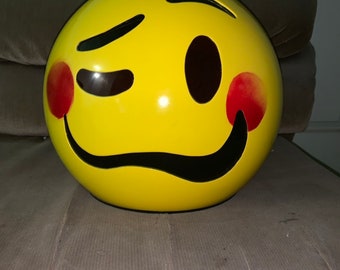 Casco de emoji de borracho alegre