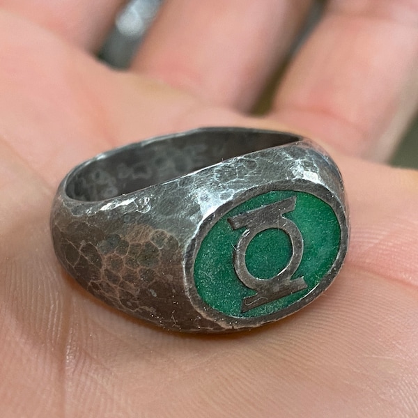 Silberner, gehämmerter GL-Ring mit GLOW-Inlay